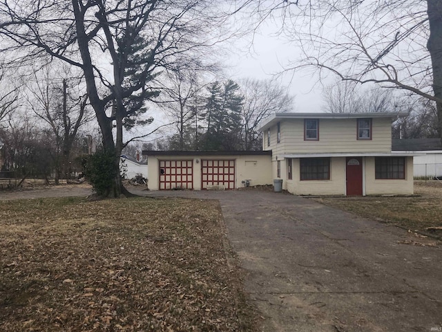 view of front facade with a garage