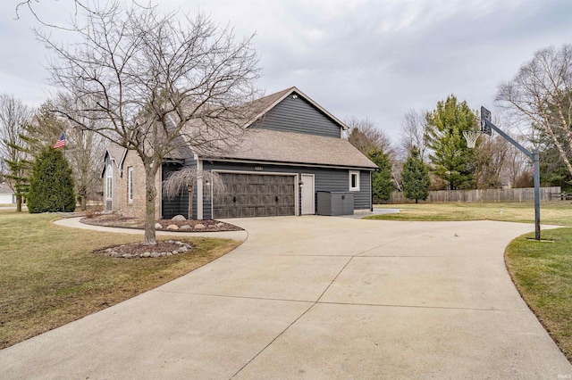 view of front of property featuring driveway, a shingled roof, an attached garage, fence, and a front lawn