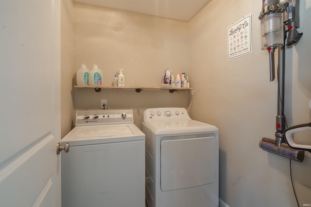 laundry room with laundry area and washer and clothes dryer