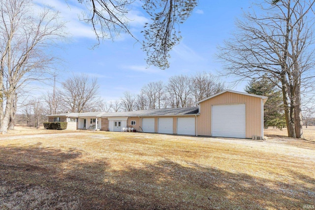 view of front of property with driveway