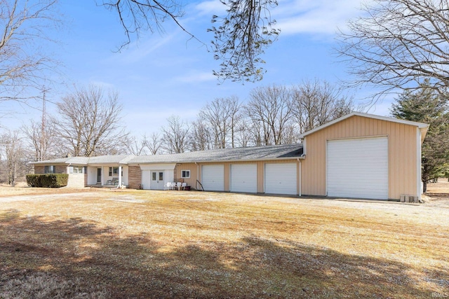 view of front facade with driveway