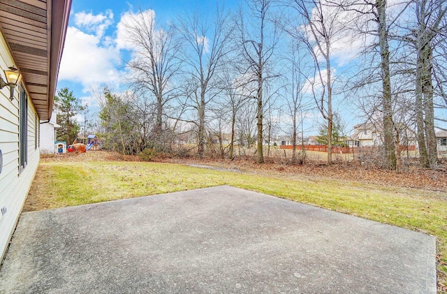 view of yard featuring a patio