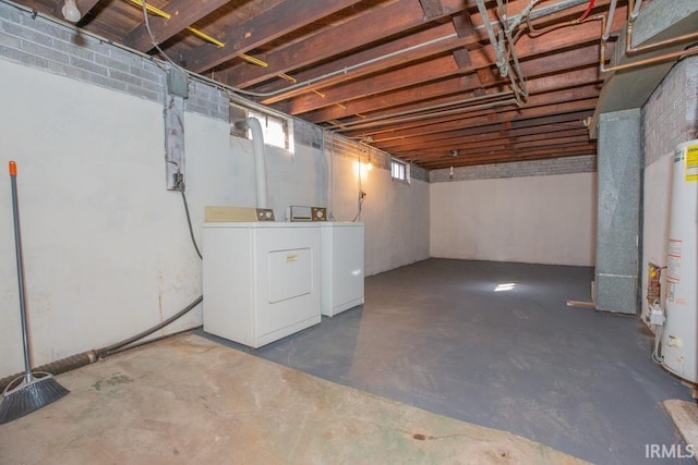 basement with gas water heater and washing machine and clothes dryer