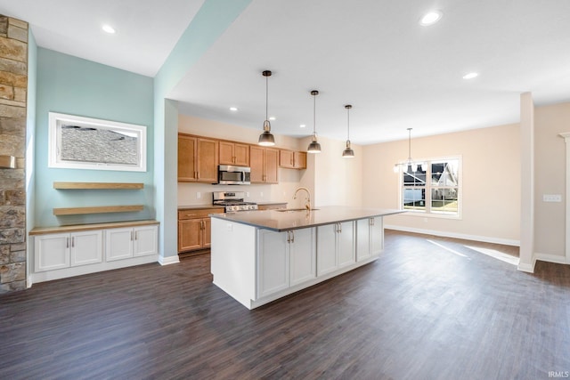 kitchen with an island with sink, stainless steel appliances, dark wood-type flooring, and recessed lighting