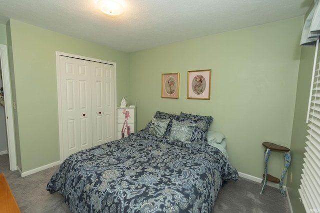 bedroom featuring a textured ceiling, a closet, carpet flooring, and baseboards