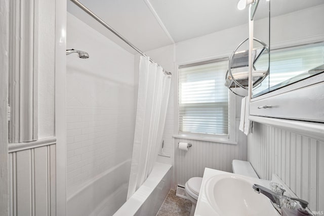 full bathroom featuring a sink, toilet, and shower / bathtub combination with curtain