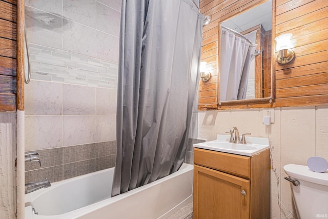 full bathroom featuring toilet, shower / bathtub combination with curtain, and vanity