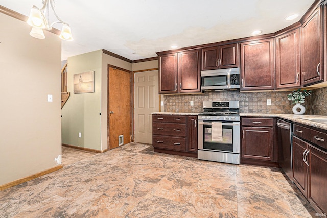 kitchen with stainless steel appliances, baseboards, dark brown cabinets, and decorative backsplash