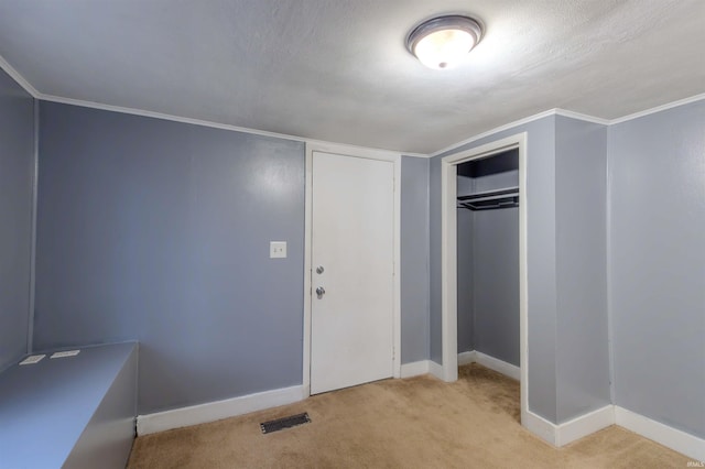 unfurnished bedroom featuring carpet floors, a closet, visible vents, and baseboards