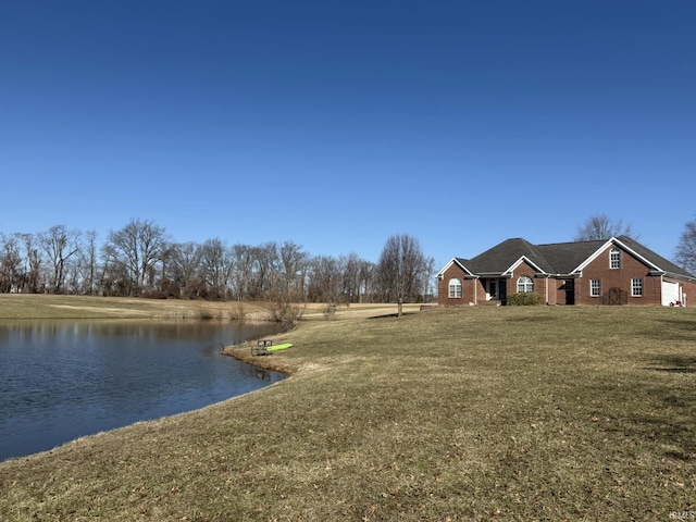 view of yard featuring a water view