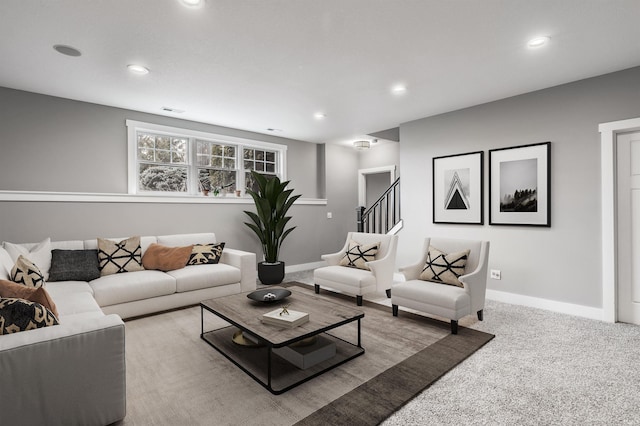 living room with carpet floors, baseboards, visible vents, and recessed lighting