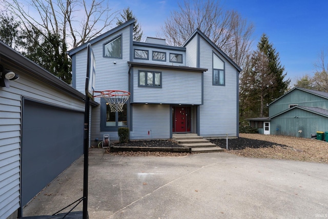 view of front of home featuring driveway