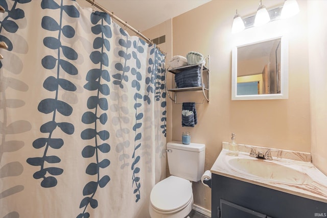 bathroom with toilet, a shower with curtain, and vanity