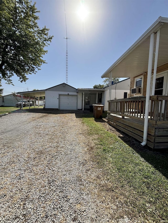 view of front of property featuring driveway