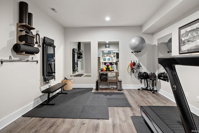 workout room featuring recessed lighting, visible vents, baseboards, and wood finished floors