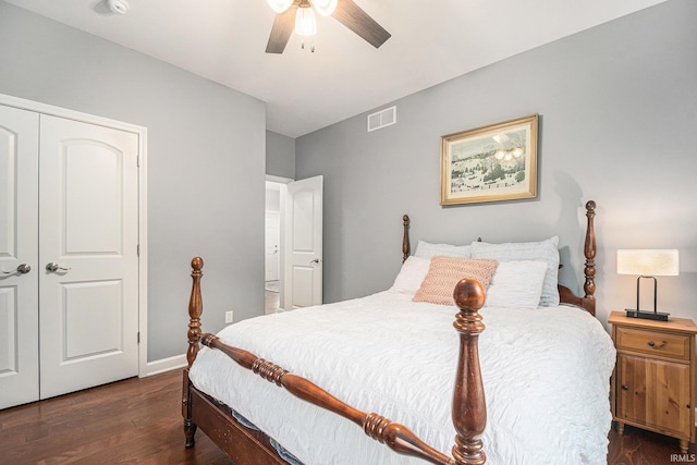 bedroom featuring baseboards, dark wood-style flooring, visible vents, and a ceiling fan