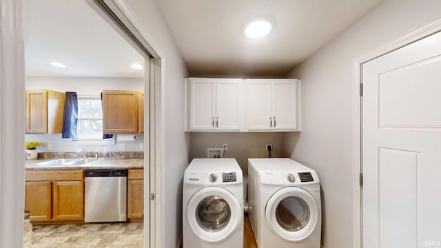 laundry room featuring recessed lighting, a sink, and independent washer and dryer