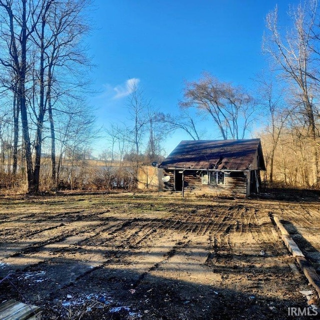 view of yard featuring an outbuilding and a barn