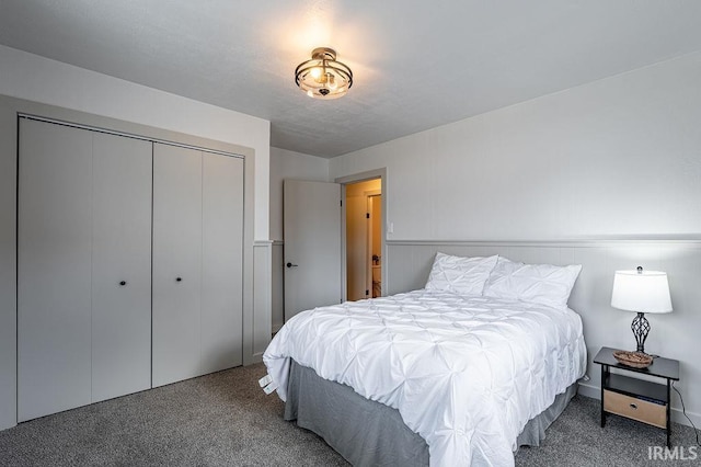 bedroom featuring carpet floors and a closet