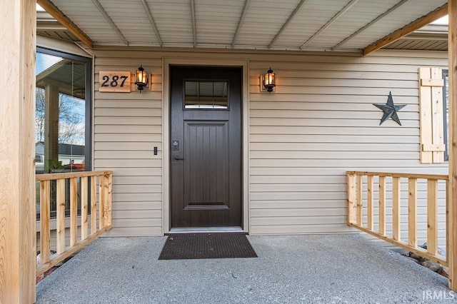 property entrance with covered porch