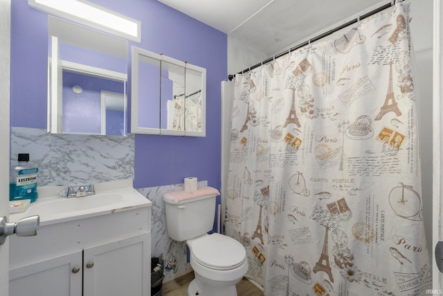 full bath featuring toilet, curtained shower, and vanity