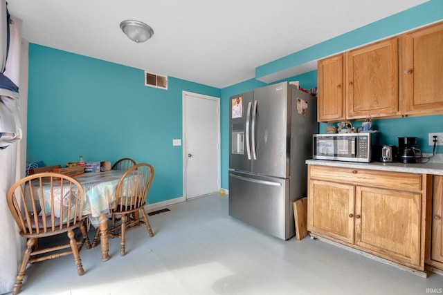 kitchen featuring appliances with stainless steel finishes, light countertops, visible vents, and baseboards