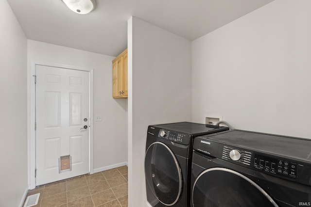 laundry room with washer and dryer, cabinet space, visible vents, and baseboards