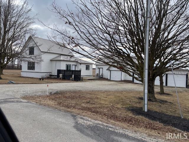 view of front of house with a detached garage and an outdoor structure