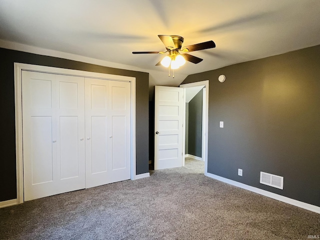 unfurnished bedroom featuring ceiling fan, visible vents, baseboards, a closet, and carpet