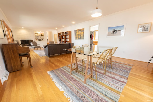 dining room with ornamental molding, light wood-type flooring, recessed lighting, and baseboards