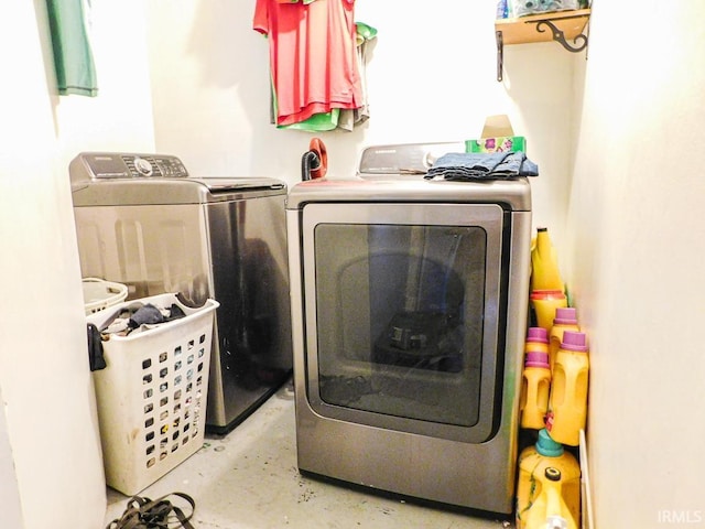 washroom with laundry area and washing machine and clothes dryer