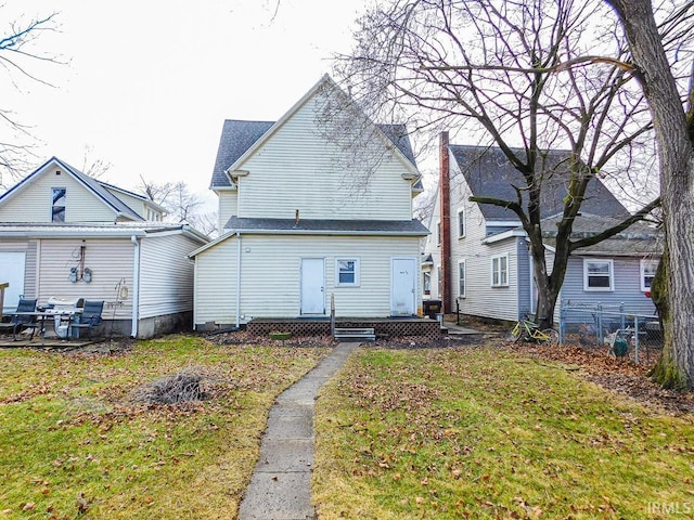 back of house featuring a lawn