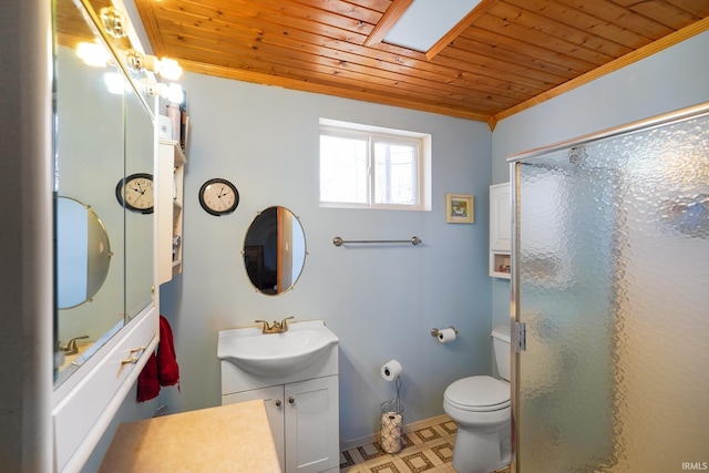 full bath with wood ceiling, toilet, a shower with shower door, and baseboards