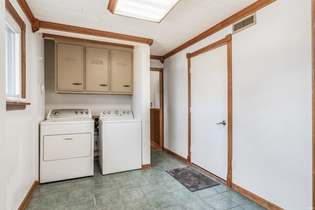 laundry room featuring visible vents, baseboards, ornamental molding, cabinet space, and washer and clothes dryer