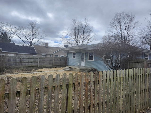 view of front of house with a fenced front yard