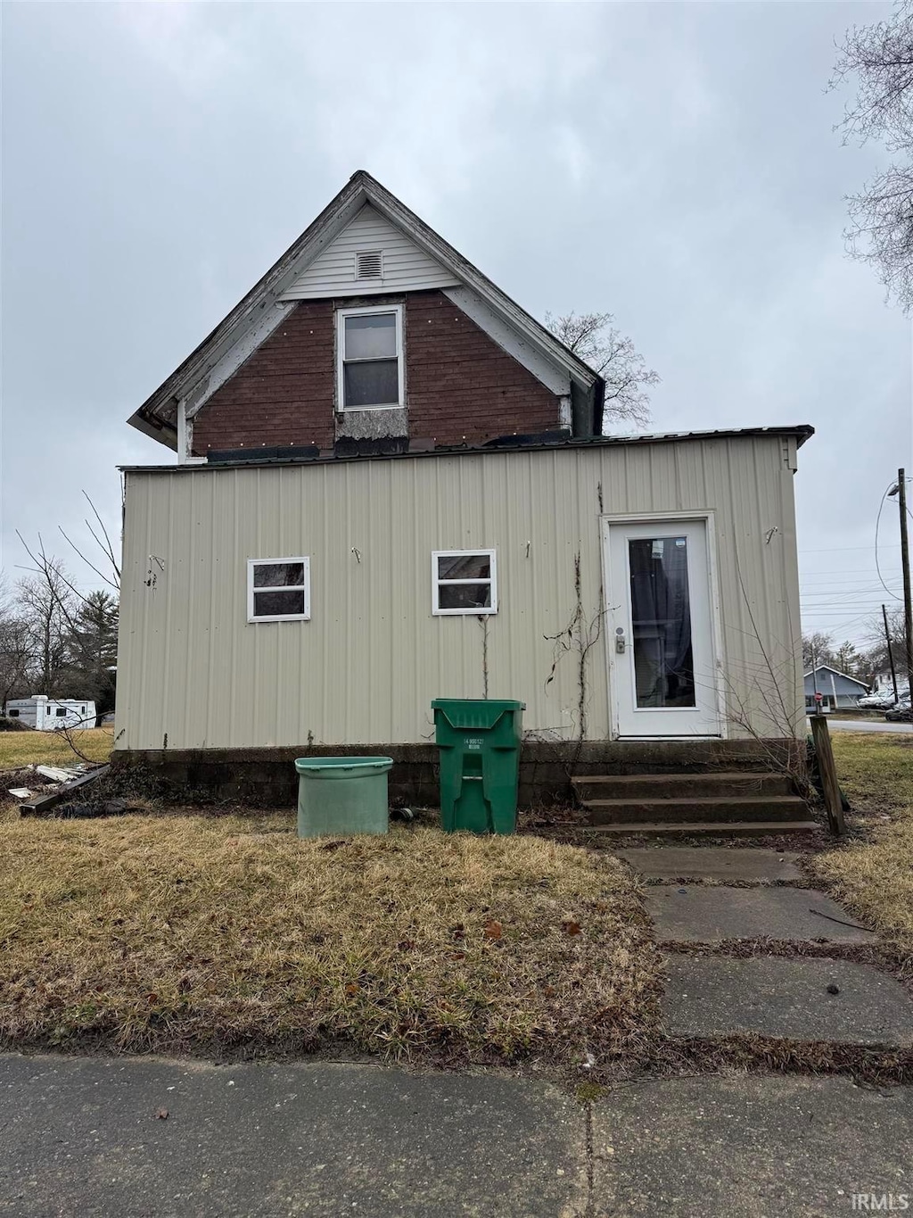 view of front of home with entry steps