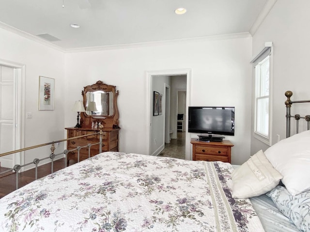 bedroom with baseboards, ornamental molding, a ceiling fan, and recessed lighting