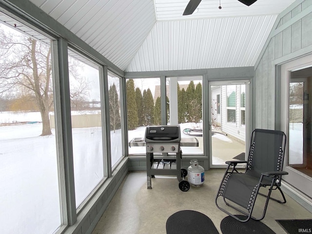 sunroom with vaulted ceiling