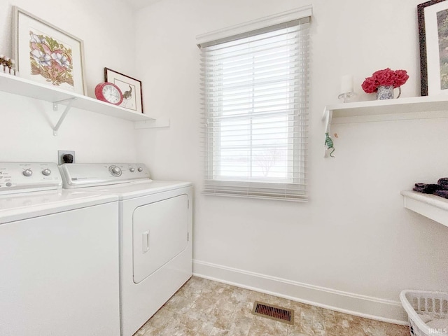 laundry room with laundry area, baseboards, visible vents, and independent washer and dryer