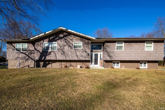 split foyer home with a front yard