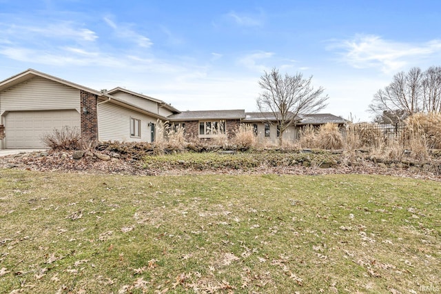 view of front of property featuring a front lawn, brick siding, and an attached garage