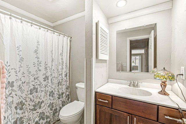 full bath with ornamental molding, a shower with shower curtain, vanity, and toilet