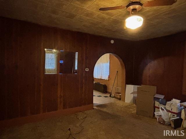 entrance foyer featuring a ceiling fan