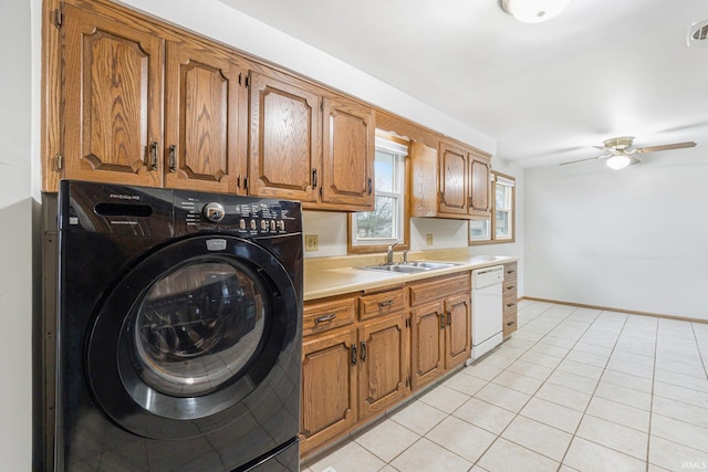 washroom featuring light tile patterned floors, visible vents, a sink, washer / dryer, and laundry area