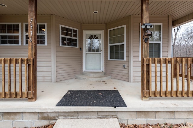 doorway to property with covered porch