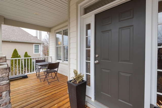 property entrance featuring covered porch