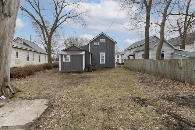 view of yard with fence and an outbuilding