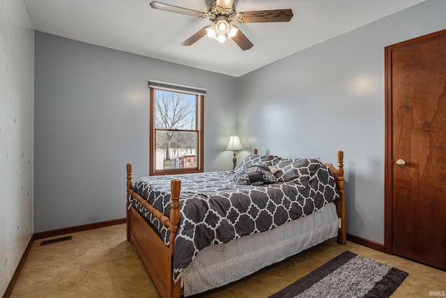 bedroom with carpet floors, baseboards, visible vents, and a ceiling fan