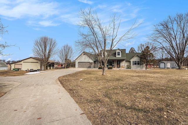 view of front of property with driveway