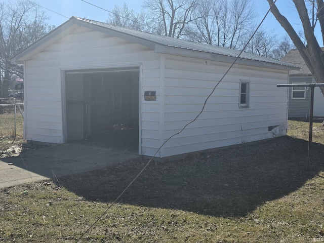 detached garage featuring concrete driveway